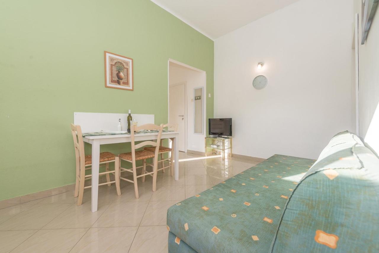 Apartments Maria Kukljica Bagian luar foto