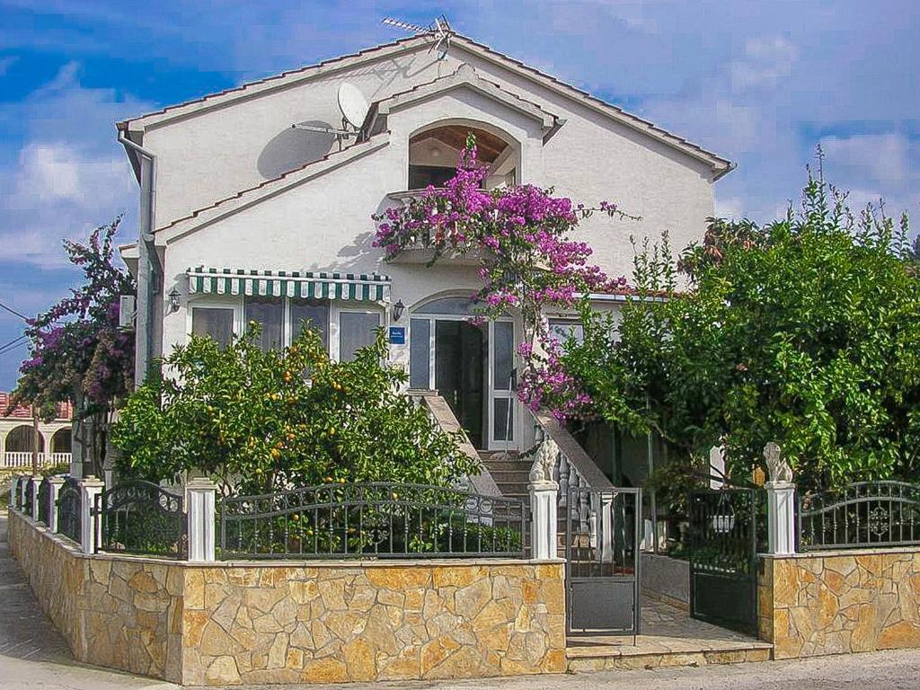 Apartments Maria Kukljica Bagian luar foto