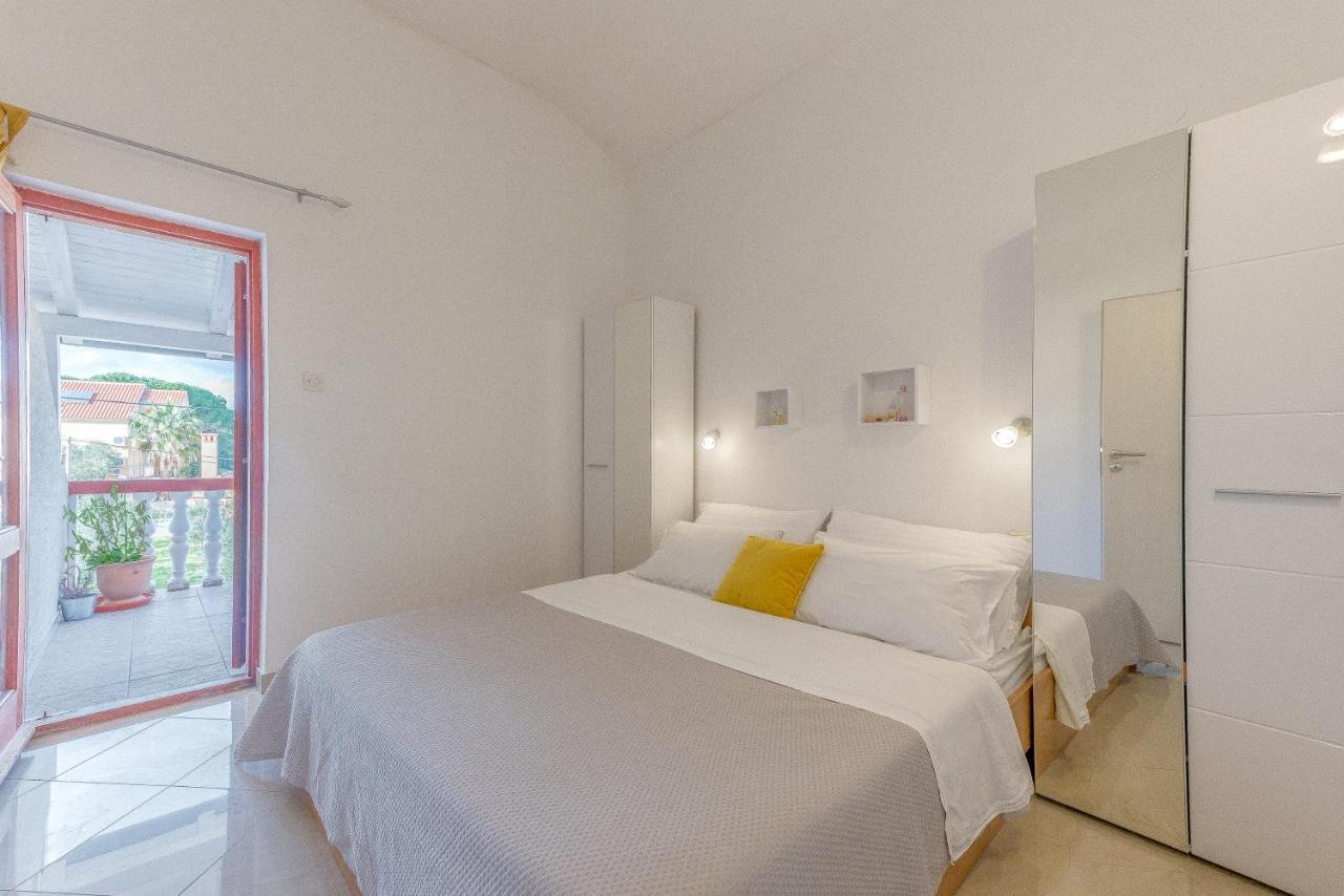 Apartments Maria Kukljica Bagian luar foto