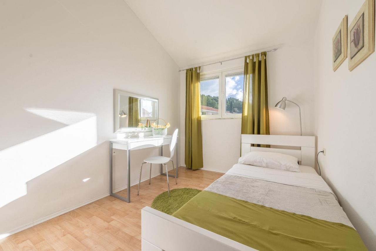 Apartments Maria Kukljica Bagian luar foto