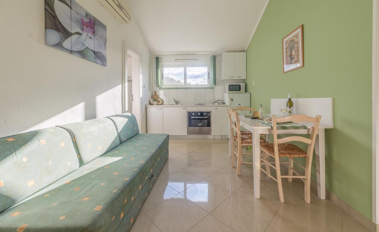 Apartments Maria Kukljica Bagian luar foto