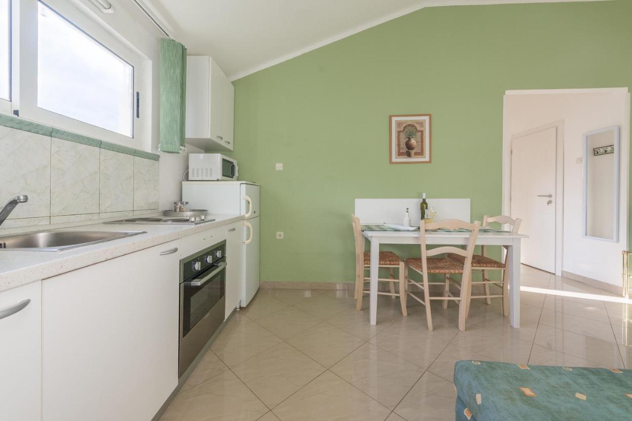 Apartments Maria Kukljica Bagian luar foto